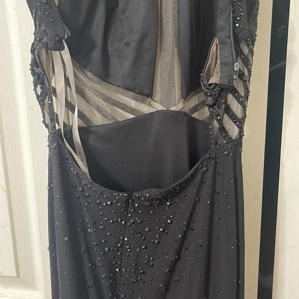 Evening gown Gorgeous black dress worn once. Black shiny beading to the floor. - Picture 17 of 17
